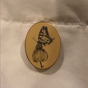 Faux Scrimshaw brooch, goldtone set.